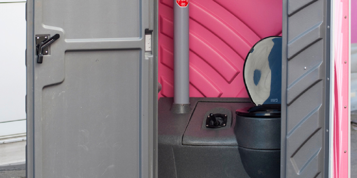 geöffnete Toilette