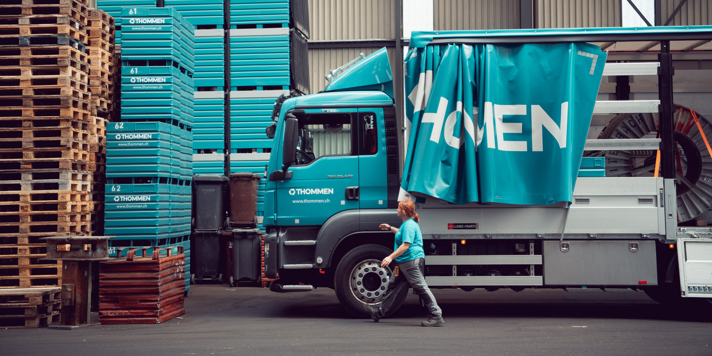Mitarbeiterin LKW Halle