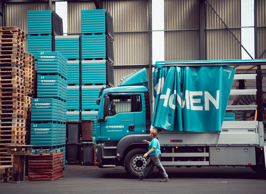 Mitarbeiterin LKW Halle